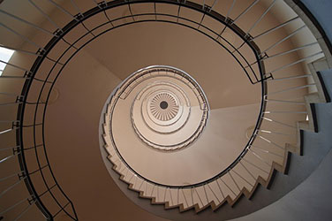 Photo d'un escalier tournant